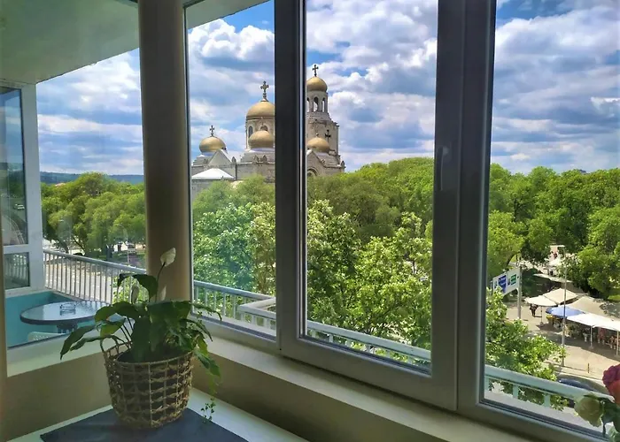 By The Cathedral - Top Center - 2 Bedroom Flat